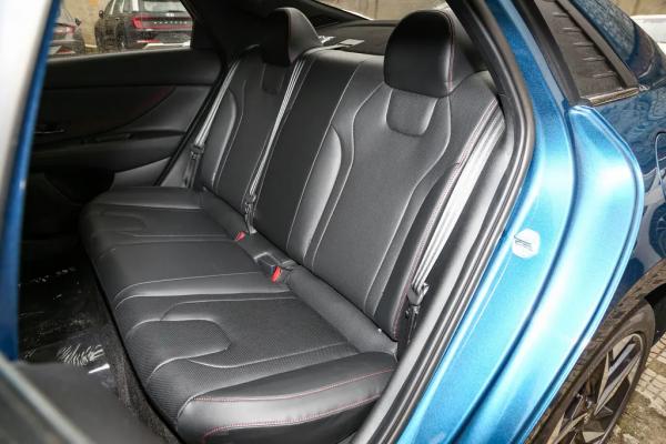 有顏有料，十萬級合資車型首選，到店體驗第七代伊蘭特