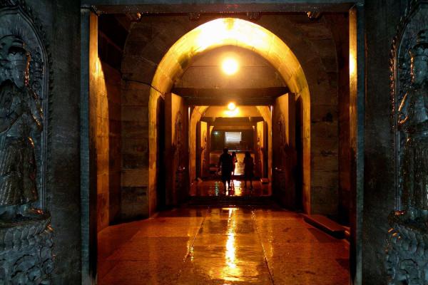 陝西一地出土皇帝珍寶，慘遭當地村民哄搶，它們為何會出現在這裡