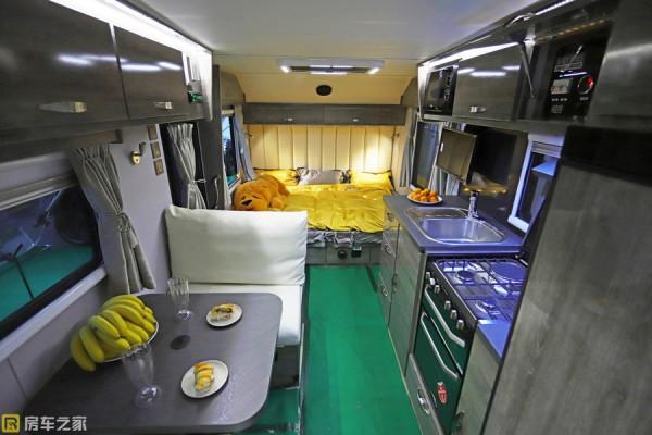 豪華內飾越野配置，黑系HQ19越野拖掛房車