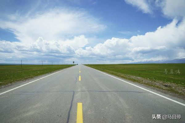 新疆每年僅開放半年的公路，短暫而又驚豔，沿途500公里皆是美景
