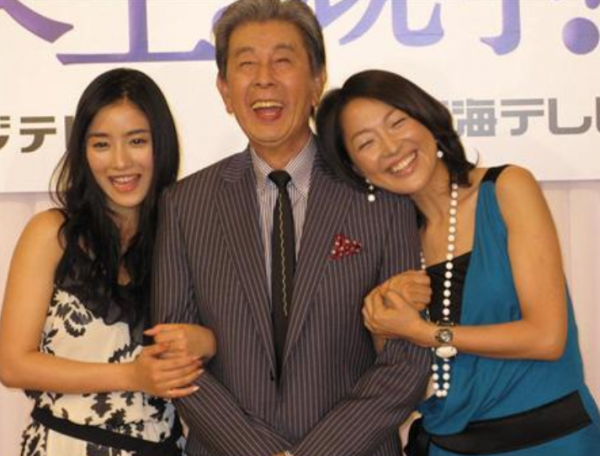 攜手妻子40年，82歲臨終前病房娶初戀，宇津井健：我一直想這樣做