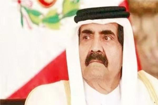 國王在外度假，兒子來電：我篡位了！老子正想報復，卻發現錢沒了