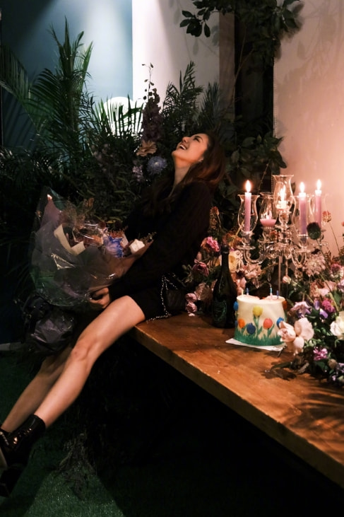 吳千語慶祝加盟新公司，男友施伯雄諧音梗秀恩愛：語你伯頭到老