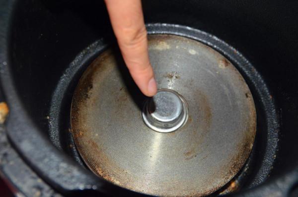 不管電飯煲有多髒，教你一個不外傳竅門，1分鐘擦得乾淨如新