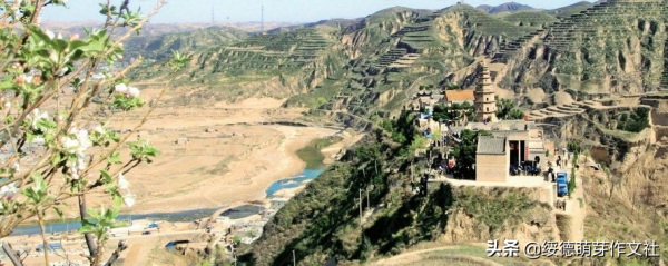 綏德山頂上的人家