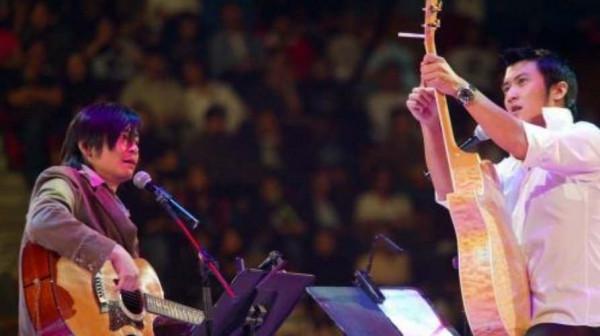 齊秦、王傑跌下神壇:長江後浪推前浪,歌壇容不下“過氣天王”? 齊秦、王傑跌下神壇:長江後浪推前浪,歌壇容不下“過氣天王”?