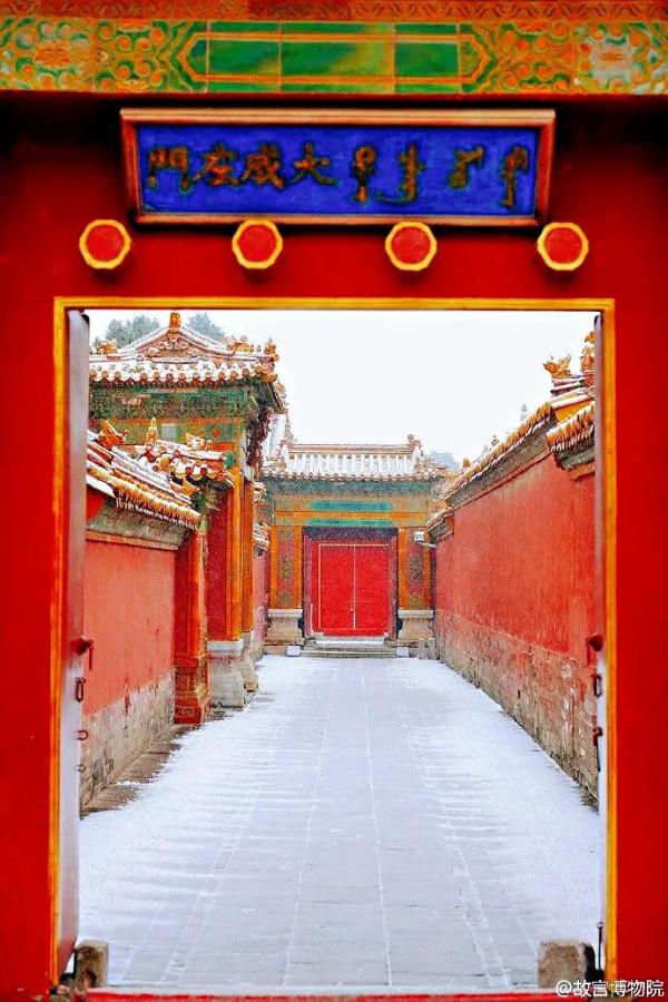 雪落故宮美如畫