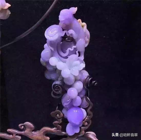 價值1800萬的一串天價葡萄,不能吃,只能用來當擺設 價值1800萬的一串天價葡萄,不能吃,只能用來當擺設