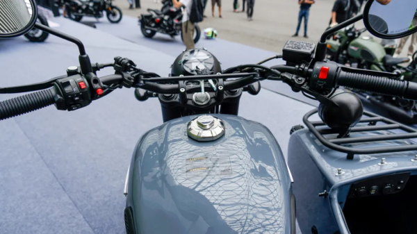 長江700旗艦版挎子61800、Bobbie版58800