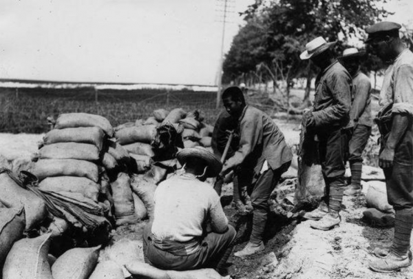 一位虛構的中國女英雄，被美國傳頌百年，至今還拿她吸引中國遊客