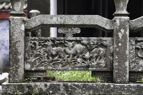 雷州有座千年古祠，全國罕見的五代石人石狗