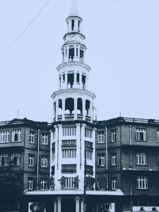 《題申城二十七秋》