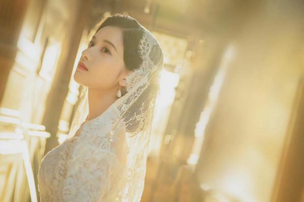 張婧儀民國婚紗造型，這是穿越來的大小姐吧