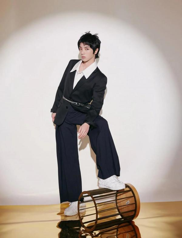 華晨宇 帥氣寫真 華晨宇 帥氣寫真