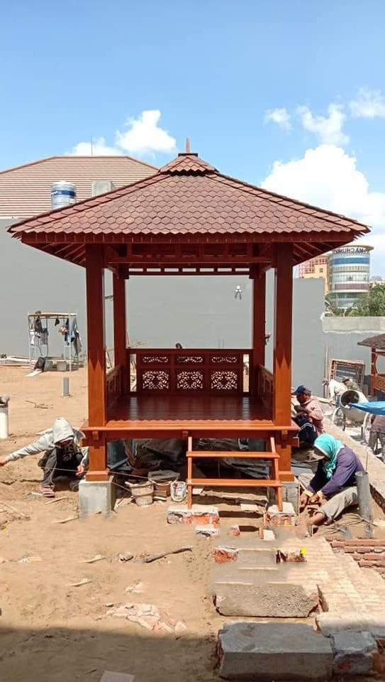 院子裡留一塊地搭涼亭，師傅經驗足地基提前抬高30公分，乘涼消暑