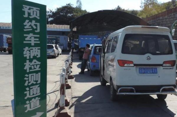 汽車年檢時,為何是檢測員開車進去而不是車主?內行人說出原因 汽車年檢時,為何是檢測員開車進去而不是車主?內行人說出原因