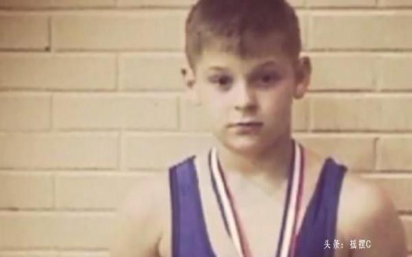 悲情王者!寵妻狂魔!UFC最硬的男人,鑽石達斯汀·普瓦里爾 悲情王者!寵妻狂魔!UFC最硬的男人,鑽石達斯汀·普瓦里爾