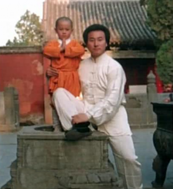 釋小龍為何突然糊了，看他父親乾的那些事，就一點都不奇怪了