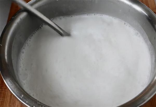 教你用大米做米皮，陝西特色小吃涼皮的正確做法，味道好吃容易學