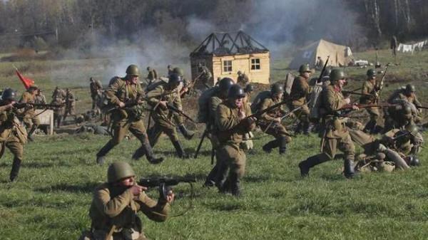 1944年，蘇聯對德作戰的陸軍人員、裝備及武器方面構成分析