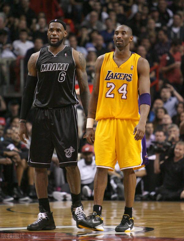 都是1346場，詹姆斯36414+10027+9923，看看科比什麼資料