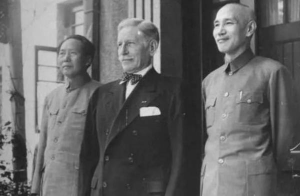 重慶談判時，蔣介石想讓毛主席當新疆省長，毛主席聽後有何反應？