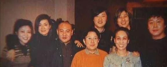 提攜章子怡，連登14次春晚，“初代男神”解曉東如今過得怎麼樣？