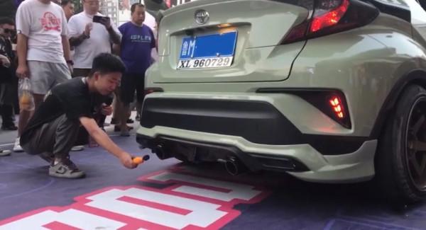 豐田奕澤趴低後化身陸地小坦克,車內竟然還開起了夜店? 豐田奕澤趴低後化身陸地小坦克,車內竟然還開起了夜店?