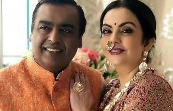 &OpenCurlyDoubleQuote;印度老佛爺&rdquo;妮塔：鼻上掛著一套房，首富丈夫845億供她隨便花