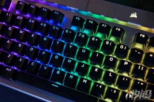 盡帶黃金甲 海盜船K100璀璨金特別版機械鍵盤圖賞