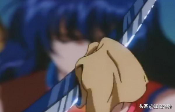 一專多能的兵器，遇到敵人能拿來戰鬥，遇到食材就會變成“廚具”