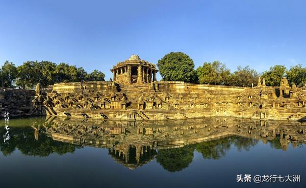 歷經千年風雨的莫德赫拉太陽神廟，精美絕倫，令人歎為觀止