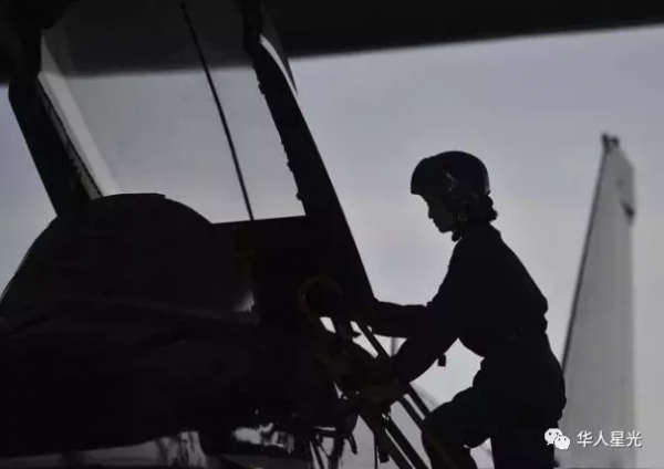 創造中國無數第一的女將軍，是今天最硬核最美的女人