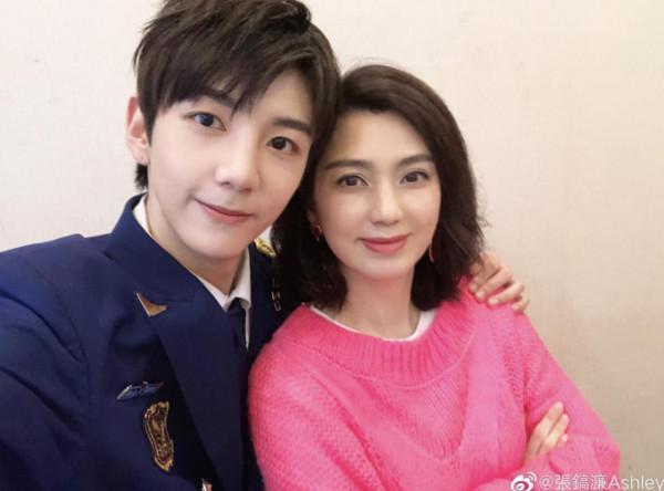 洪欣自曝多次反對兒子入行，21歲張鎬濂帥氣有型，初中已備受矚目