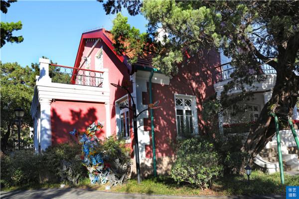 青島八大關有座豪華富麗的花園洋房，因中國首位影后胡蝶而得名