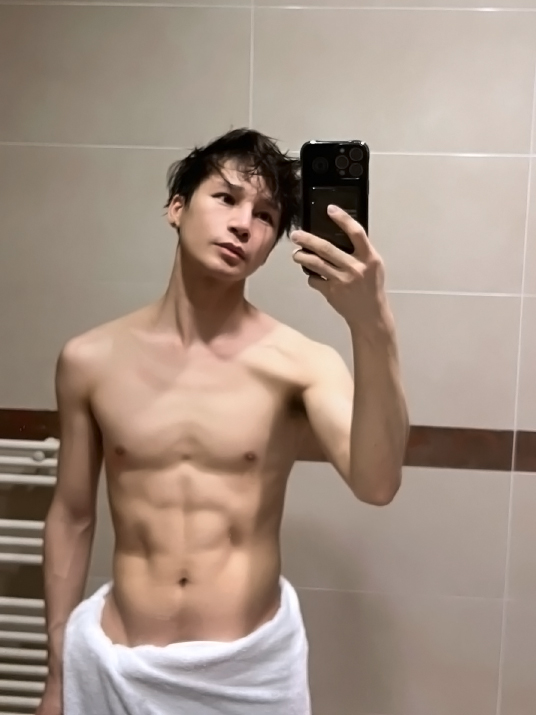 陳奕天2021年末腹肌鑑賞 一如既往的養眼 陳奕天2021年末腹肌鑑賞 一如既往的養眼