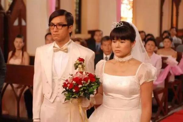 胡杏兒倒貼3000萬嫁人，為丈夫連生三子，前任黃宗澤女友換了一批