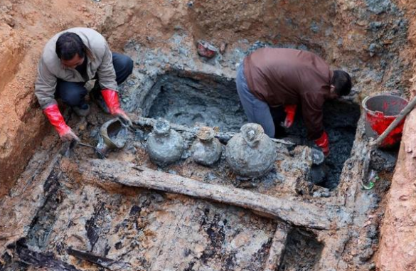 考古隊發掘戰國古墓，挖出特殊杯子，送往北京鑑定後興奮不已