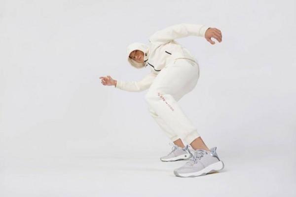 用科技釋放型格李寧推出空氣纖維運動套裝