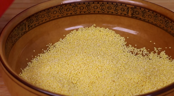 天涼了，多吃小米，一次喝3碗，暖心又養胃，做法超簡單