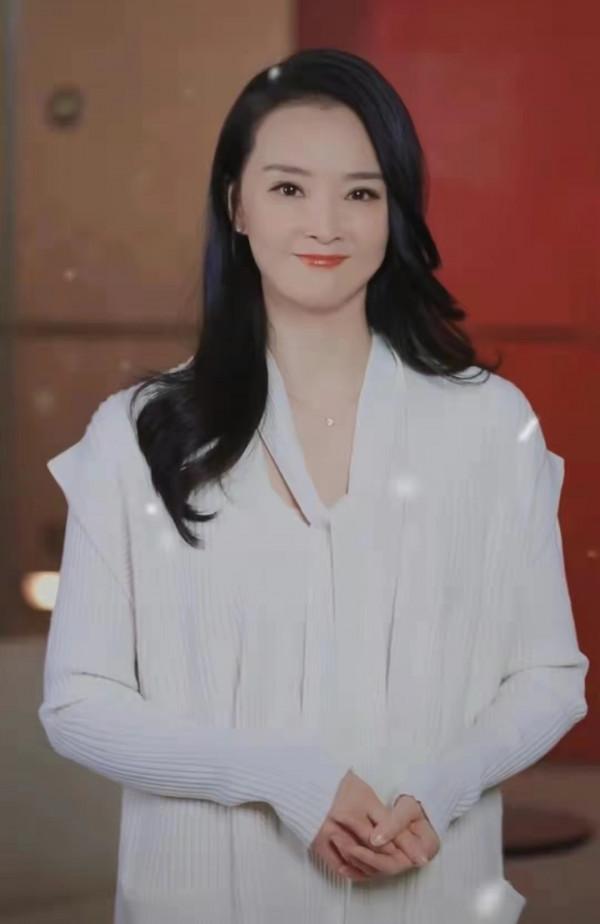 47歲王豔罕見曬兒子！15歲兒子身高又胖又壯，變乖巧眼神溫柔