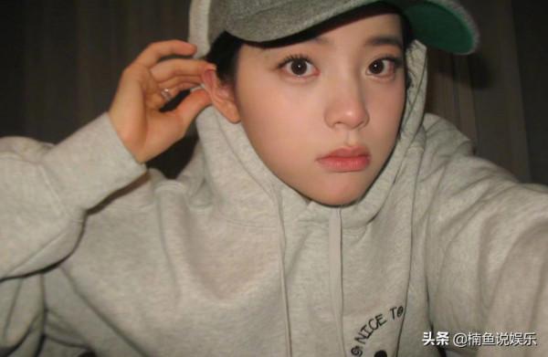 歐陽娜娜正月初六曬美照，短髮配衛衣潮範十足，21歲少女好可愛