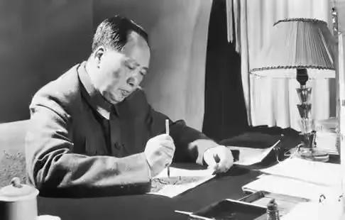 馮玉祥請客從不允許吸菸,但只有一人例外,主席:我要違反紀律了 馮玉祥請客從不允許吸菸,但只有一人例外,主席:我要違反紀律了