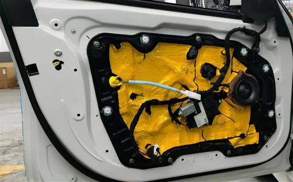 寶馬325i音響改裝優特聲402+史泰格中低音,全套升級聽感更震撼 寶馬325i音響改裝優特聲402+史泰格中低音,全套升級聽感更震撼