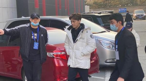 文聯晚會開始錄製,張藝興下班飯拍帥氣,肖戰李易峰王俊凱齊亮相 文聯晚會開始錄製,張藝興下班飯拍帥氣,肖戰李易峰王俊凱齊亮相