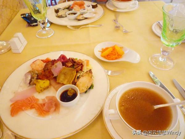 全球最奢華的酋長皇宮酒店,品嚐金子咖啡。黃金連廁所也不放過 全球最奢華的酋長皇宮酒店,品嚐金子咖啡。黃金連廁所也不放過