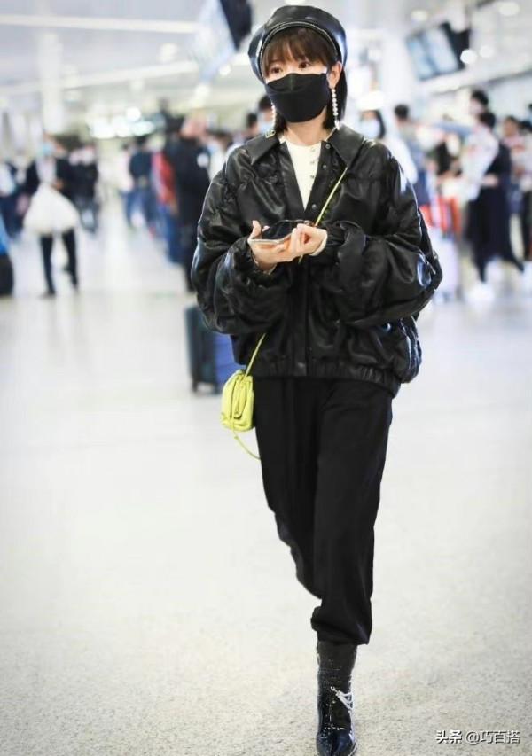 毛曉彤穿衣真有風格，不經意的減齡讓她美成大學生，太值得學習了