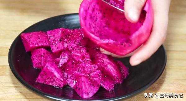 扔火龍果皮相當於在扔錢，30年老廚教你新做法，看完才知道有多牛