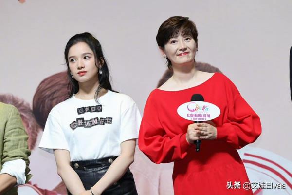 公開露面新戲首映禮,老謀深算徐帆穿紅裙脫穎而出,居C位搶風頭 公開露面新戲首映禮,老謀深算徐帆穿紅裙脫穎而出,居C位搶風頭