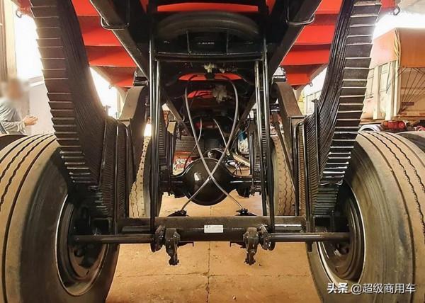 屁股朝天臉貼地 巴西卡車為什麼熱衷墊高後懸架? 屁股朝天臉貼地 巴西卡車為什麼熱衷墊高後懸架?